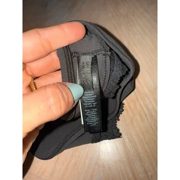 SKIMS Fits Everybody Lace scoop Bralette in the color Onyx size large - Picture 8 of 9